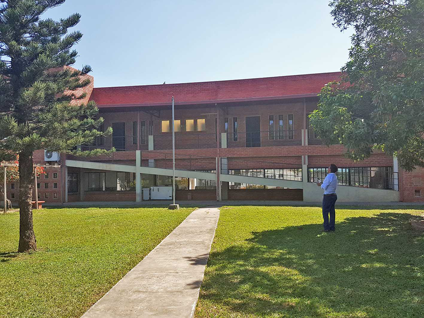 Fachada principal de la construcción